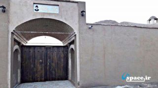 درب ورودی اقامتگاه بوم گردی غلامحسین خان - بردسکن - روستای درونه